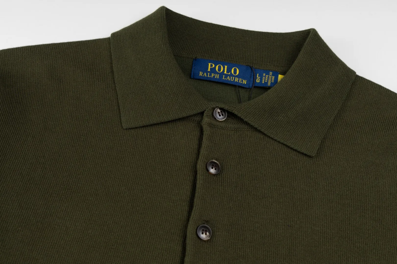 P216 #R81 Ralph Lauren knitted pony embroidered lapel polo shirt three-button pullover open chest long-sleeved sweater Official website synchronization Same style for men and women Sizes: S-XL Color: White Blue Gray Dark Gray Khaki Military Green Navy White Label Navy Blue Red Label Black Red Label Black White Label Pink Classic cotton yarn 100% white cotton High-quality goods Classic styles have always been popular! The workmanship details are very good! The simple lapel polo pullover sweater is always the standard, with classic brand embroidery on the chest! All major stars have the same style! Best for couples. High quality goods! Xinjiang cotton micro-elastic and smooth fabric has excellent quality. Pure cotton is soft and skin-friendly. Size: S M L